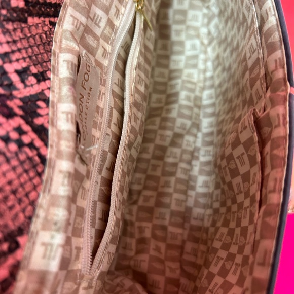 London Fog Pink & Black Snake Print Shoulder Bag w/Wristlet Approx. 11x 7 x 2.5 - Picture 10 of 16